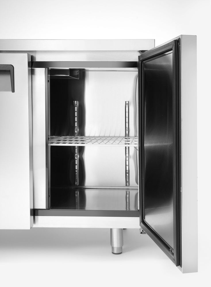 two_door_refrigerated_counter_kitchen_line_220l_233344