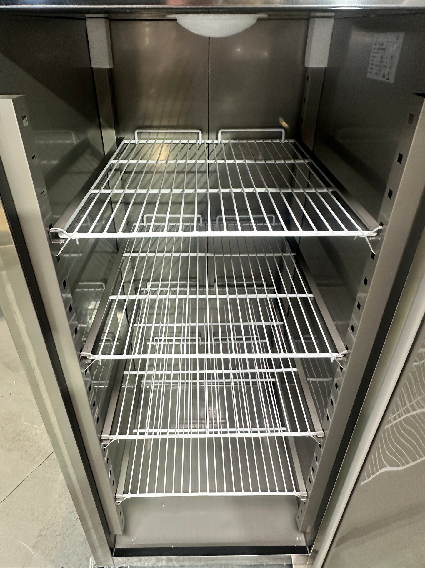 Finntec THL650TN - Positive refrigerated cabinet - GN2/1- 1 door - 740 x 830 x 2010 mm All Stop Trading