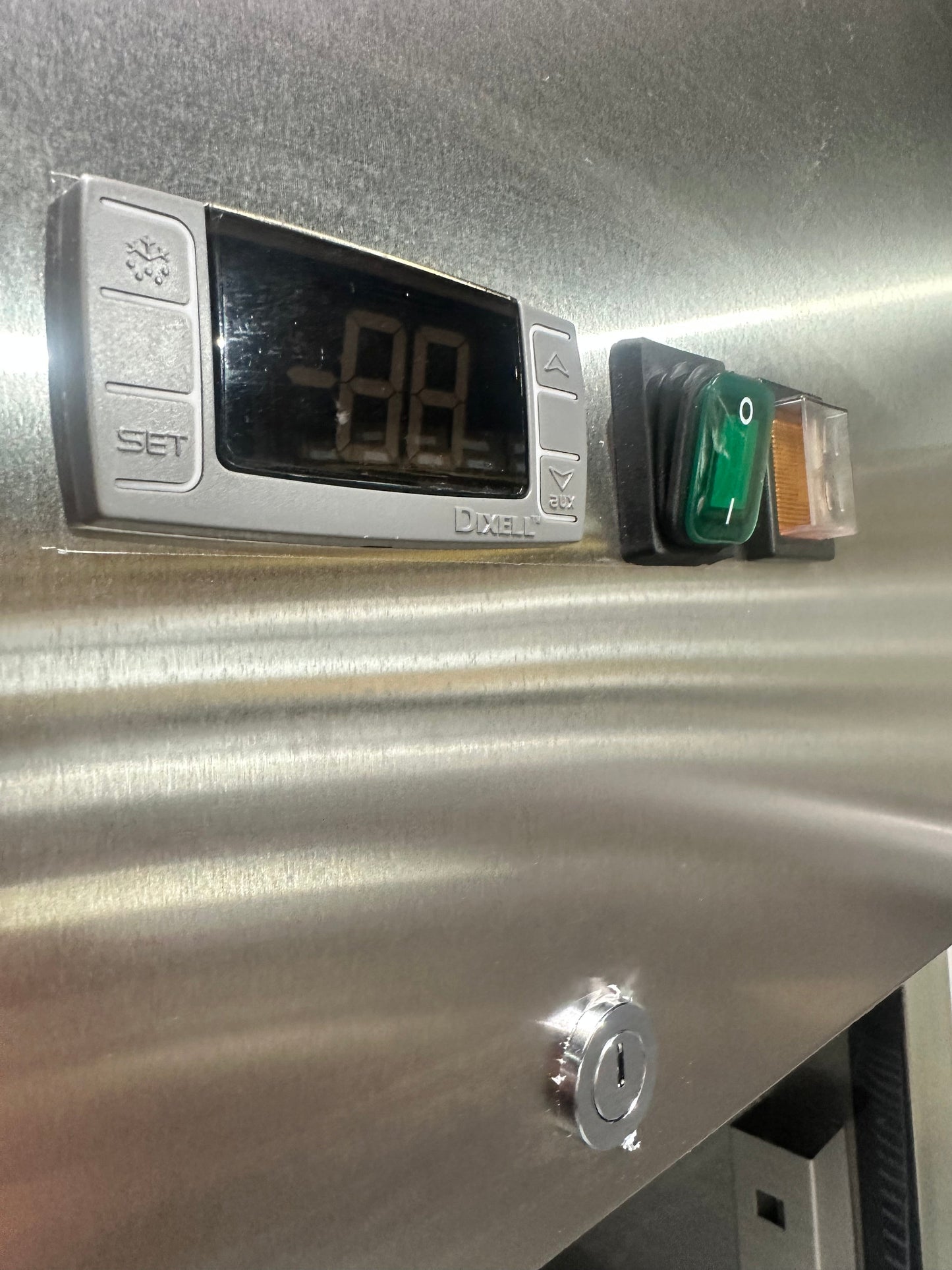 Finntec THL650TN - Positive refrigerated cabinet - GN2/1- 1 door - 740 x 830 x 2010 mm All Stop Trading