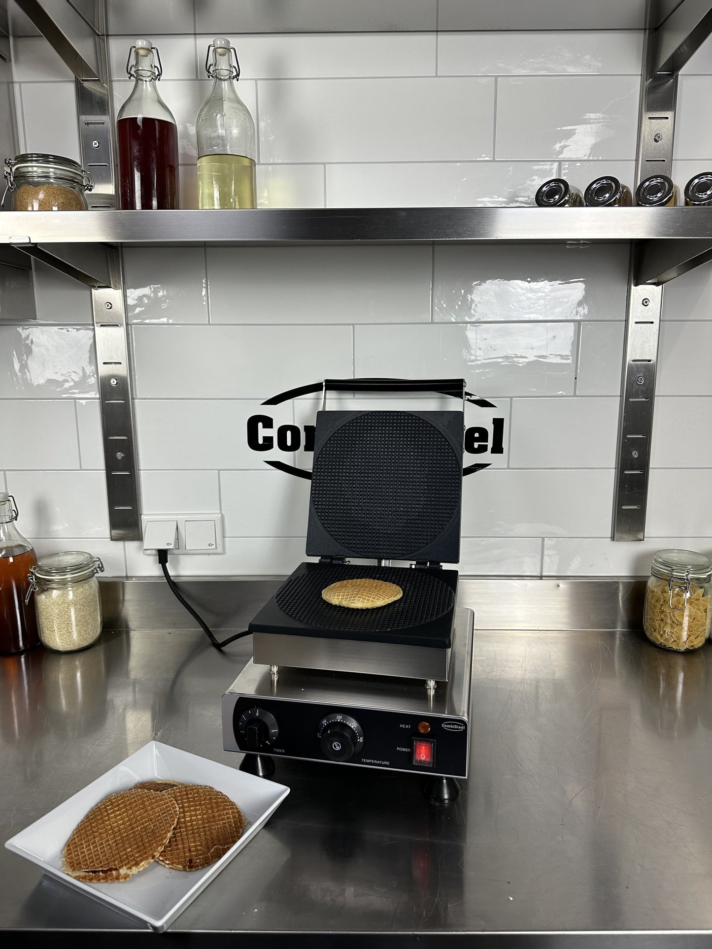 syrup-waffle-maker-round