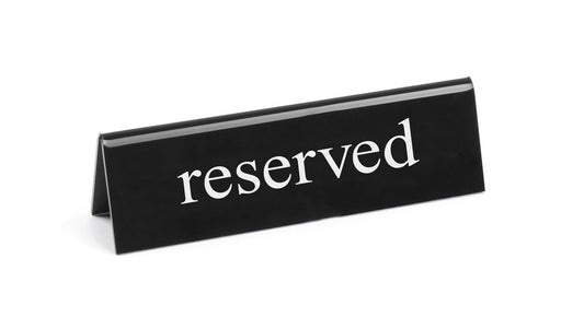 table_sign_reserved_663462