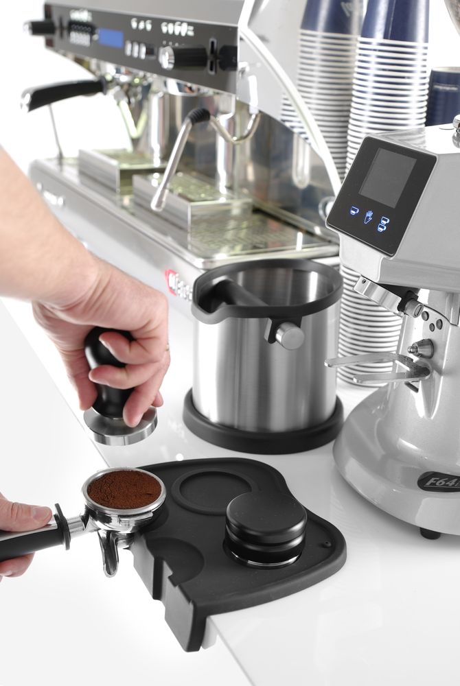 coffee_tamper_with_spring_208625