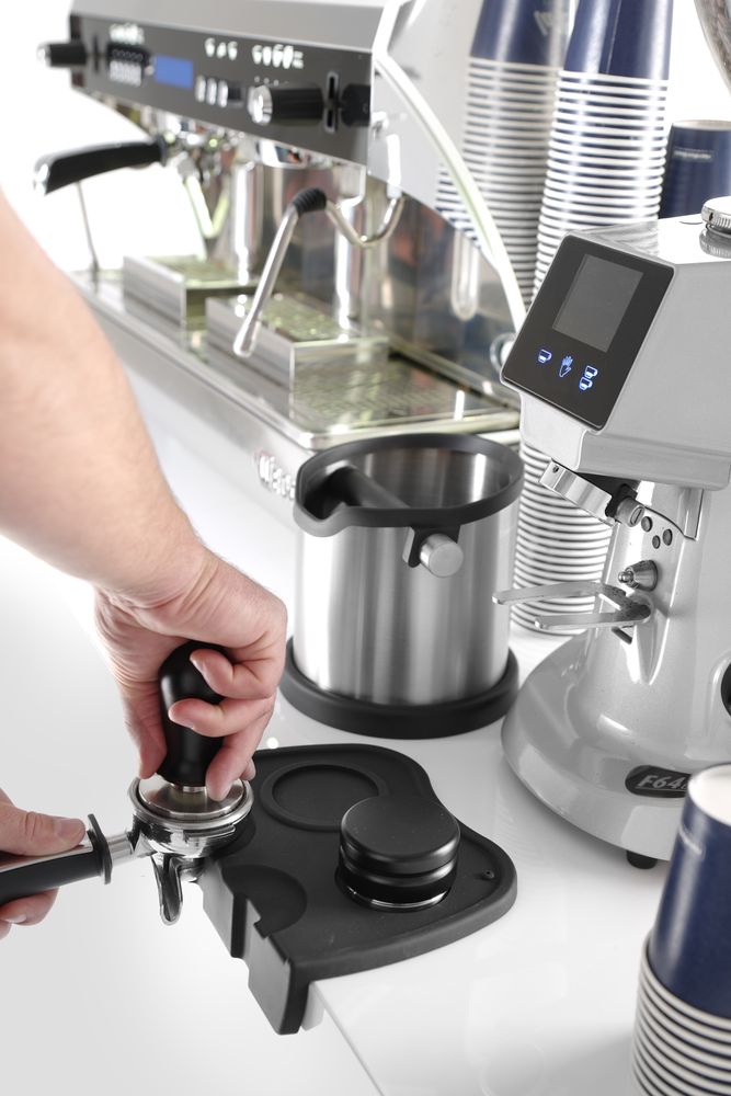coffee_tamper_with_spring_208625