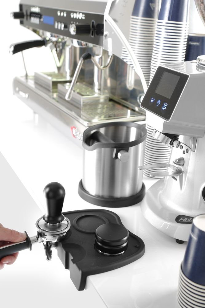 coffee_tamper_with_spring_208625