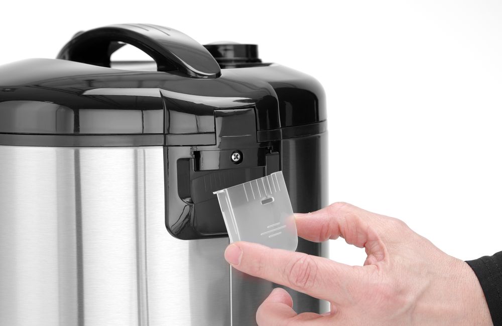 rice_cooker_with_steamer_function_240410
