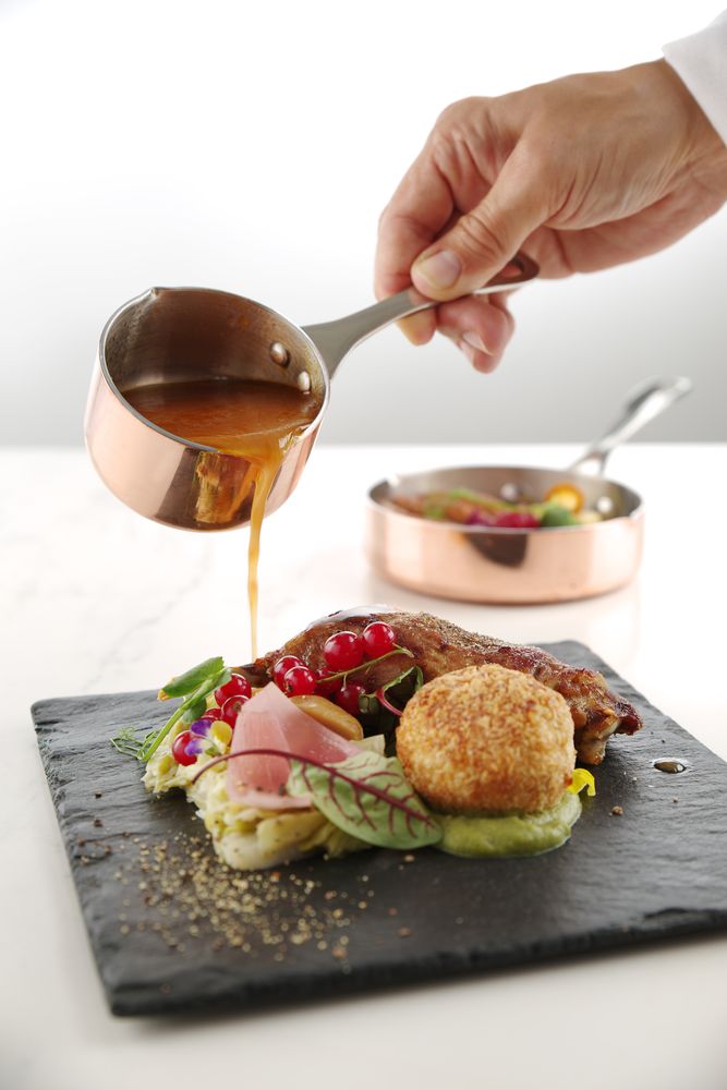 small_sauce_pan_with_spout_607015