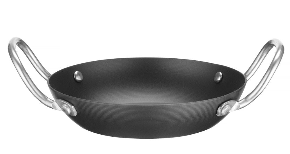 serving_pan_627938