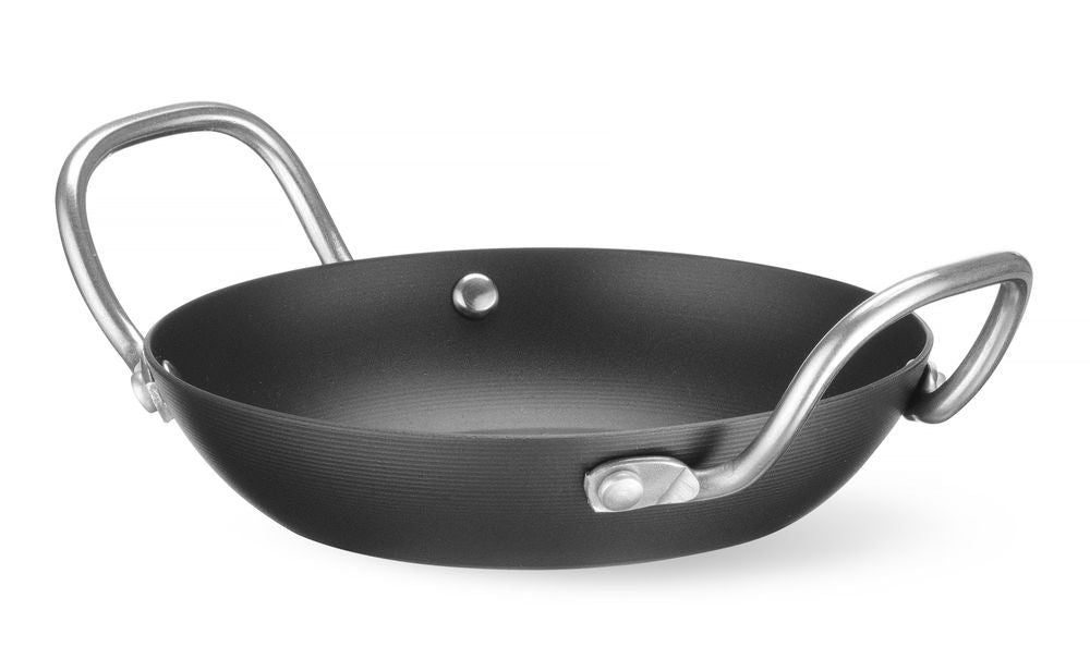 serving_pan_627938