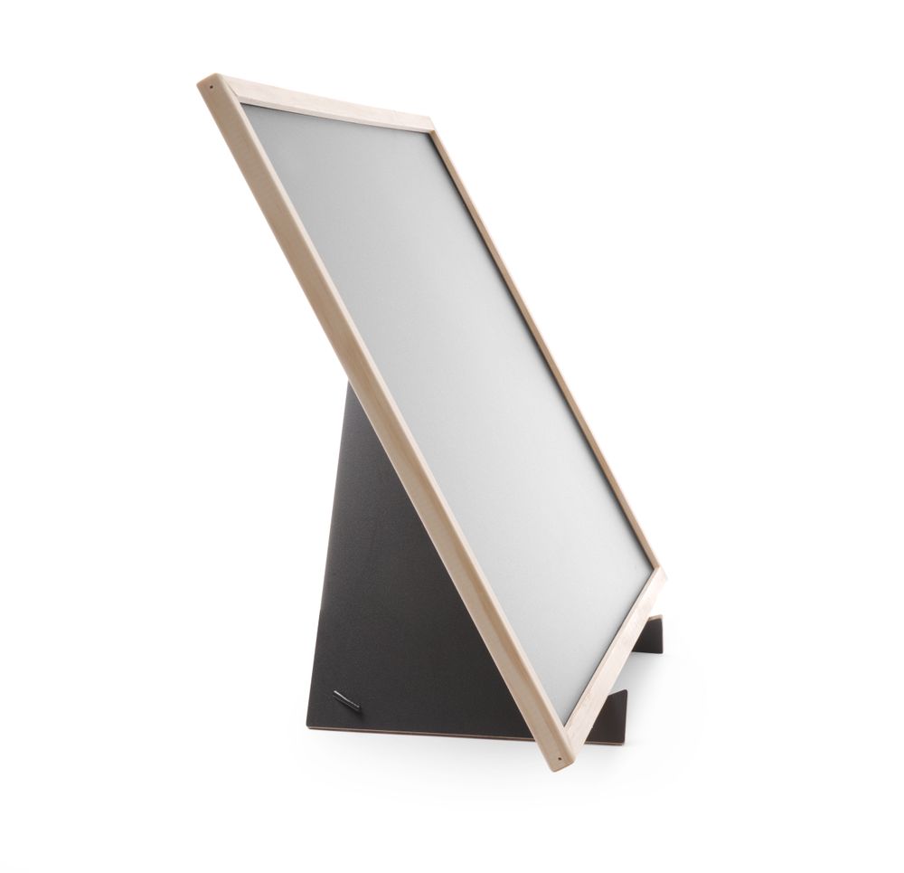 blackboard_with_stand_664131