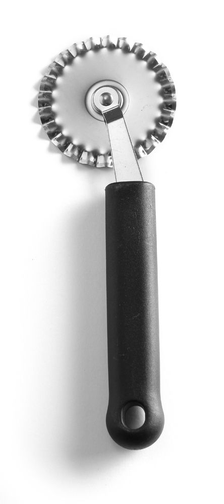 dough_cutter_serrated_blade_856154