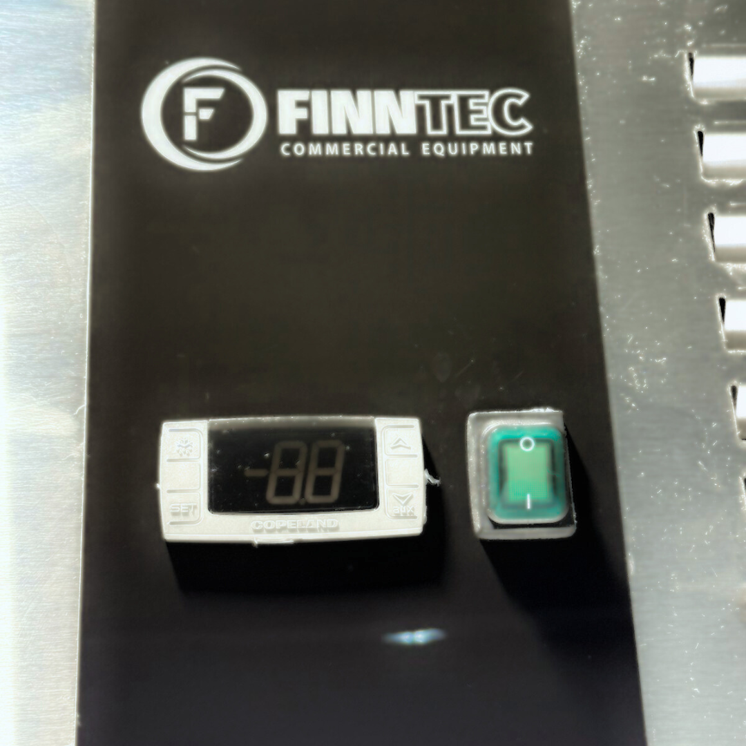 Finntec FT-L650TN - Positive refrigerated cabinet - GN2/1- 1 door - 740 x 830 x 2010 mm